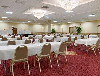 Ramada Convention Center Eau Claire Hotel Exterior foto